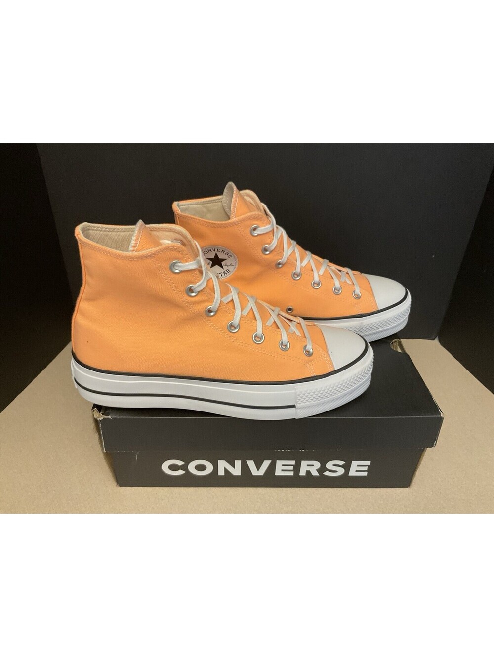 NEW! WOMENS CONVERSE CHUCK TAYLOR ALL STAR LIFT PLATFORM Hi SHOES. SIZE 10.